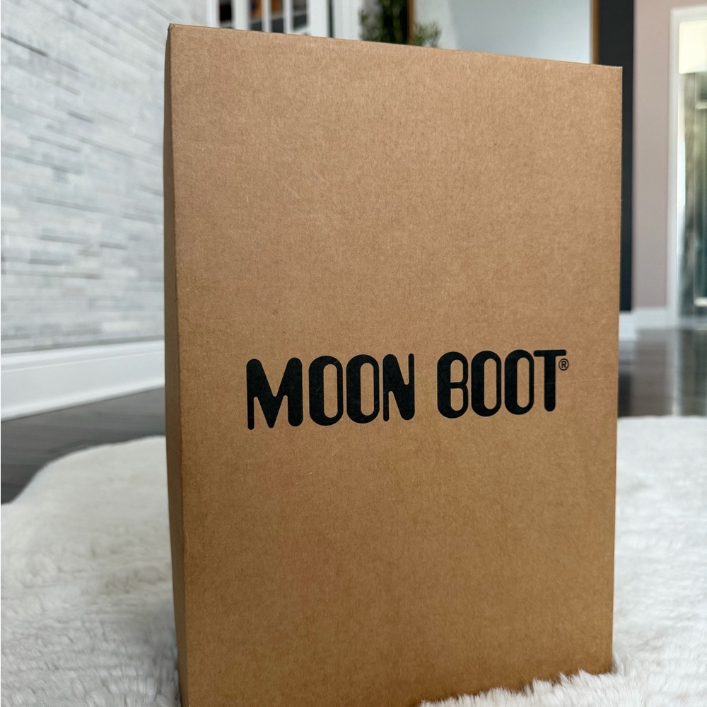 Moon Boot Icon Nylon in Dazzling Red - Picture 3 of 6